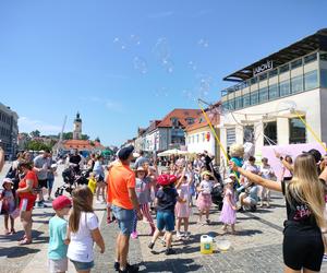 Chcieli podkreślić potrzebę swoich działań. Ulicami Białegostoku przeszedł Marsz Rodzin Zastępczych