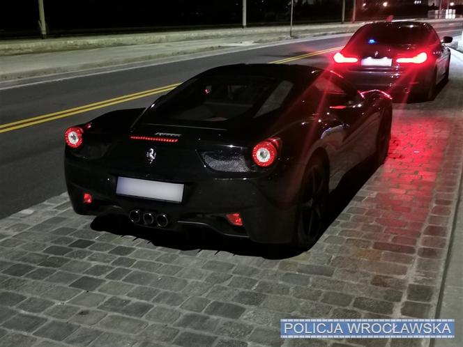 Kierowca ferrari szalał po Wrocławiu. Mocno uszczuplił portfel, ale zyskał… punkty