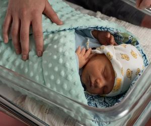 Na Wspólnej odc. 4016: Synek Ani i Igora (Kazio Wierzbicki), Ewa (Ewa Gawryluk)