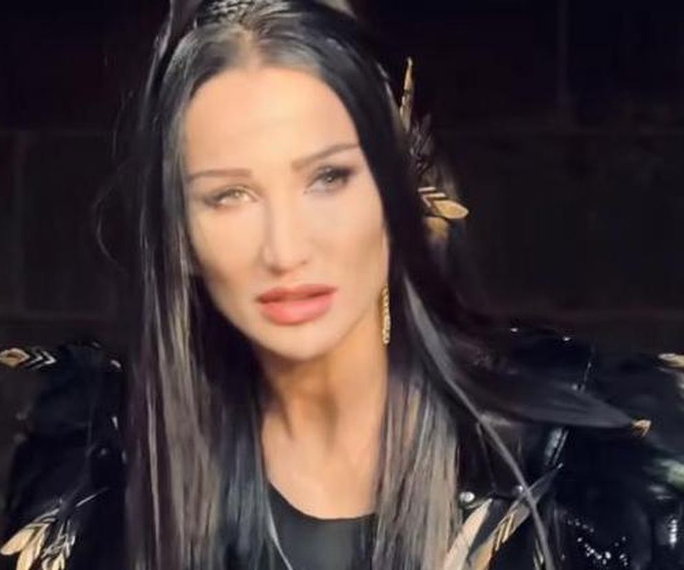 Justyna Steczkowska pozuje w lesie