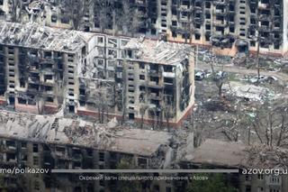  Ukraiński pułk Azow w Wielkanoc prawosławną pokazuje zniszczony Mariupol [ZDJĘCIA]