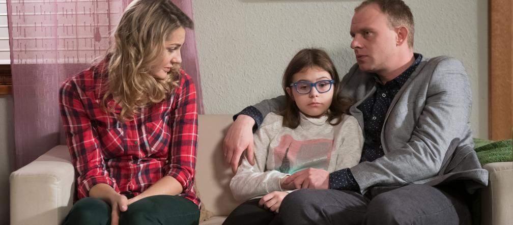 Na Wspólnej odcinek 2665, Ula (Ania Niedźwiecka), Kamil (Kazimierz Mazur), Zuza (Małgorzata Socha)