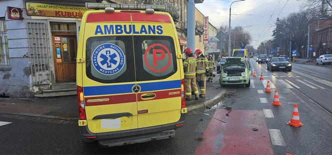 Zderzenie samochodu osobowego z karetką w Grudziądzu