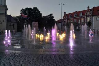 W sercu Starego Fordonu w letnie wieczory jest gwarno i radośnie. Pokazy multimedialnej fontanny magnetyzują 