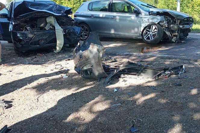 Fatalny wypadek w Nieporęcie. 3 roztrzaskane samochody, droga kompletnie zablokowana