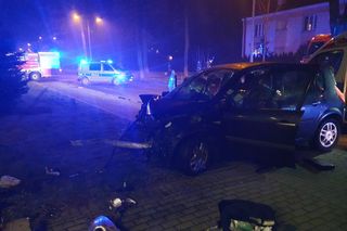 Tarnów. 75-latek wjechał samochodem w komisariat policji. Dwie osoby w szpitalu