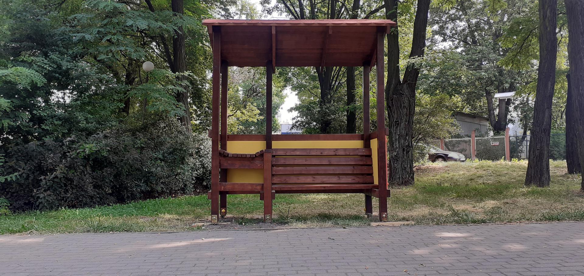 W Lublinie pojawiła się ławka, która ucieszy rodziców niemowlaków. Może być ich więcej [WIDEO]