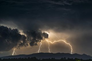 Ponad 80 interwencji strażaków w regionie. Dotyczyły weekendowych burz
