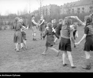 Plac zabaw dla dzieci przy Zarządzie Miejskim w Poznaniu, 1948-1949