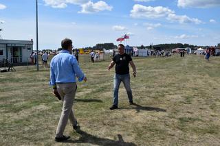 Rodzinny Piknik Lotniczy w Gryźlinach 2023. Lotnicy-akrobaci zachwycili publiczność