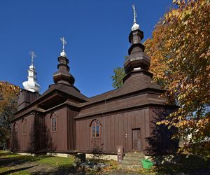 To malownicza wieś w Małopolsce. Zachwyca drewnianą cerkwią w sąsiedztwie Karpat