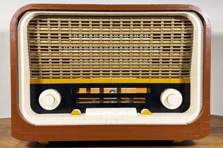 LEGO Icons 2024: Retro radio ze ścieżką dźwiękową! Zestaw dla prawdziwych Nerdów