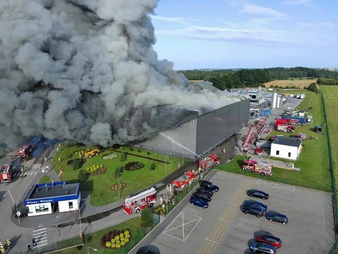 Pożar akumulatorowni na poddaszu zakładu przetwórstwa drobiu w Kawle