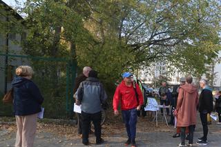 Chcemy tu park, a nie kolejny zabytek. Mieszkańcy protestowali przed torem kolarskim RKS Orzeł 