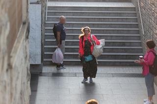 Klaudia Jachira na dworcu