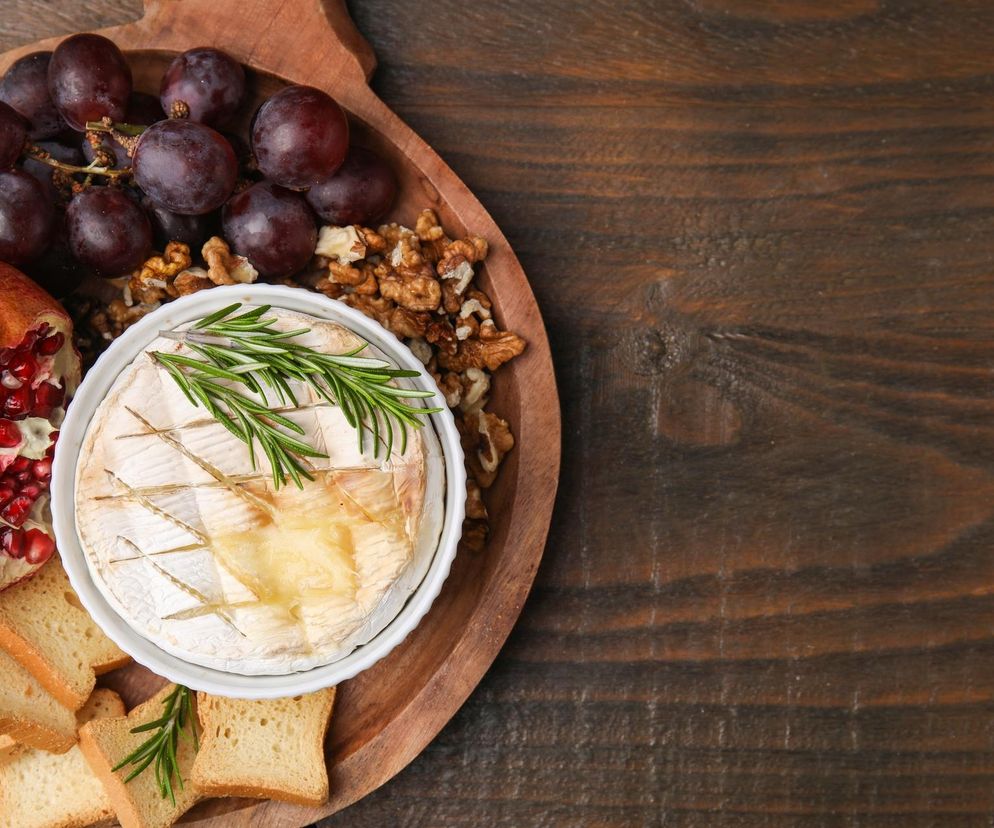 Zniknie, jak tylko postawisz go na stole. Aromatyczny, pieczony ser brie to hit