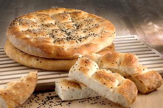 Pulchny chleb płaski: łatwy przepis na tradycyjne pszenne pieczywo