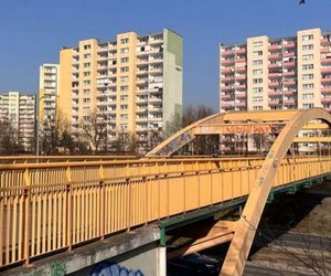 Zamknięto kładkę łączącą  bydgoskie Wyżyny i Wzgórze Wolności. Przeprawa z 1991 roku doczekała się remontu