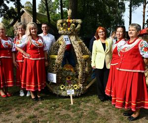 Dożynki wojewódzkie w Olsztynku 2024. Tłumy na wydarzeniu. „To był trudny rok” [ZDJĘCIA]