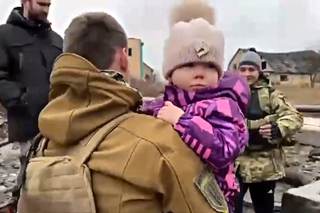 Ukraina: Ponad 400 osób, głównie kobiet i dzieci ewakuowano z miasta Irpień [WIDEO]