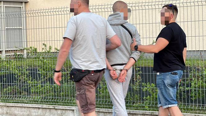 Eksplozja przemocy wśród nastolatków w Warszawie. Pistolety, noże, kastety i pięści. Tak wygląda codzienność niektórych młodych ludzi