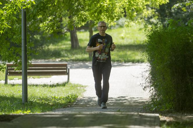 Senator wygina śmiało ciało. Zdjęcia mówią wszystko!