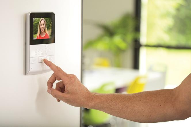 Ekran dotykowy do obsługi inteligentnej instalacji w domu