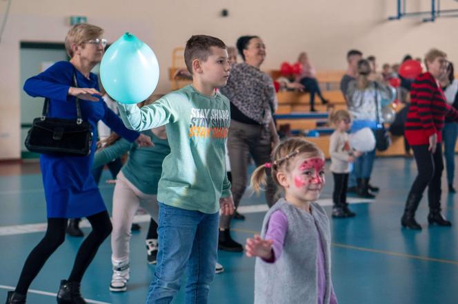 Na imprezie Babcie i Dziadkowie z Łukowa i okolic bawili się wspólnie ze swoimi dziećmi i wnuczętami