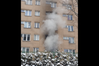 Kraków: Groźny pożar mieszkania przy ulicy Chełmońskiego [ZDJĘCIA] 