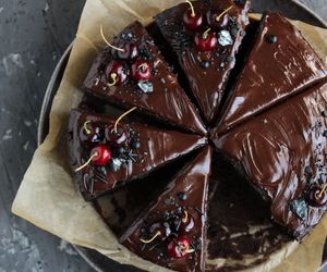 Ciasto Dzień Kobiet zniewala smakiem. Tym obłędnym deserem zachwycisz partnerkę nie tylko 8 marca 