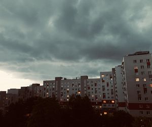 Orkan przechodzi przez województwo śląskie. Gwałtowne burze i ulewny deszcz