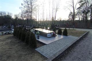 Grób Aleksandra Doby w drugą rocznicę śmierci