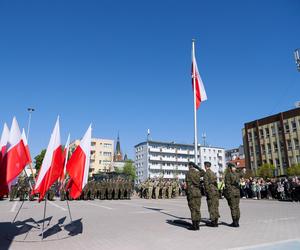 Ponad stu żołnierzy na Placu Solidarności w Olsztynie. Złożyli uroczystą przysięgę [ZDJĘCIA]