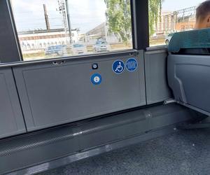 Byliśmy na przejażdżce elektrycznym autobusem po Bydgoszczy. Furorę robi jeden drobiazg 