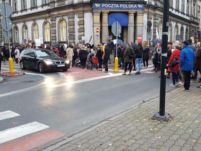 Idą lwice na ulice. Mieszkańcy Leszna znów protestują