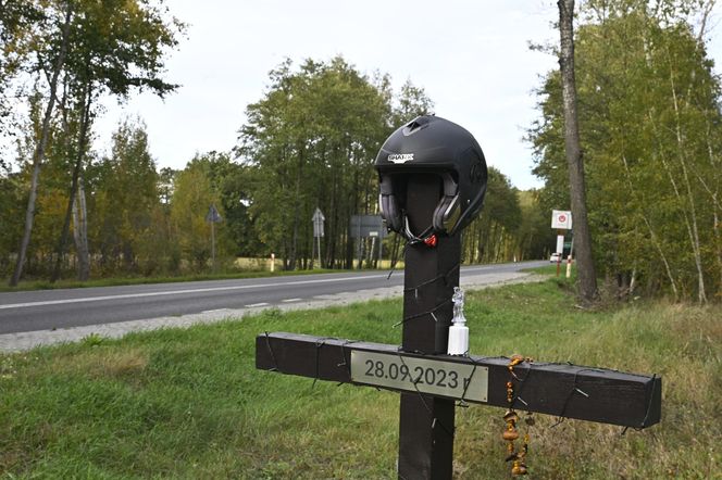 Minął ponad rok od wypadku w Sowiej Woli. Rodzina zmarłego motocyklisty: "Czujemy się skrzywdzeni"