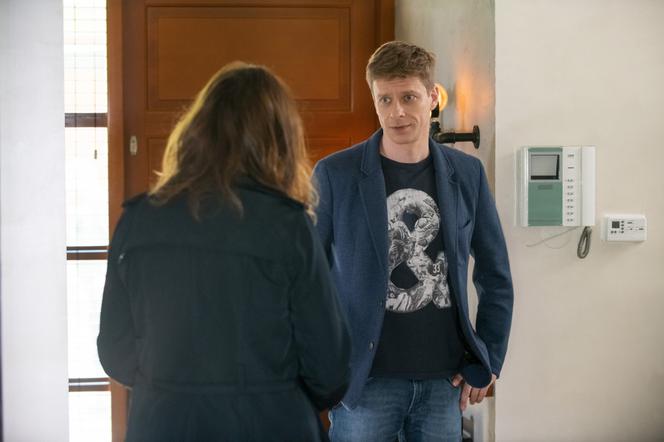 Na Wspólnej, odc. 2942. Robert (Dariusz Wnuk), Weronika (Renata Dancewicz)