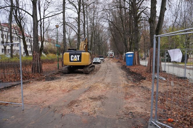 Główne wejście do Parku Planty zagrodzone