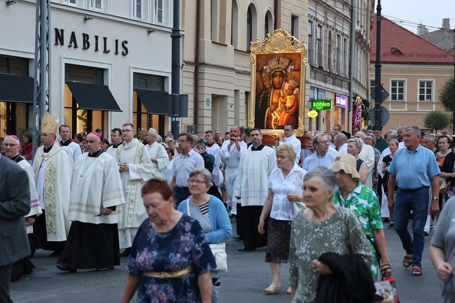 76. rocznica Cudu Lubelskiego. Procesja różańcowa w centrum Lublina