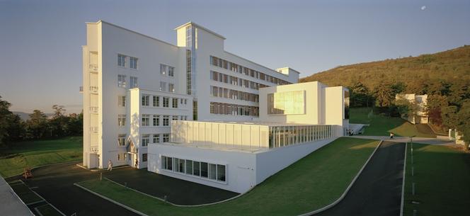 Szkoła architektury w modernistycznym sanatorium