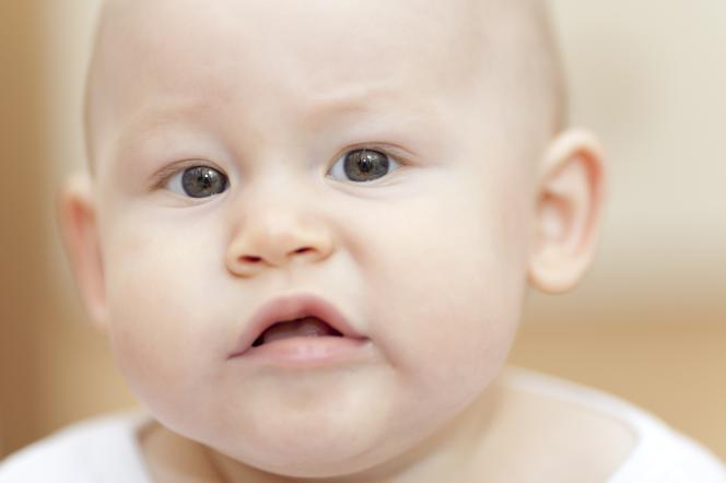8. Suche usta, zapadnięte ciemiączko u niemowląt, sucha skóra, mniejsza ilość oddawania moczu