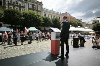 Manifestacja pod hasłem Sto nielegalnej imigracji w Lesznie