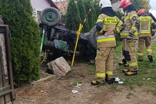 Mężczyzna przygnieciony przez ciągnik rolniczy