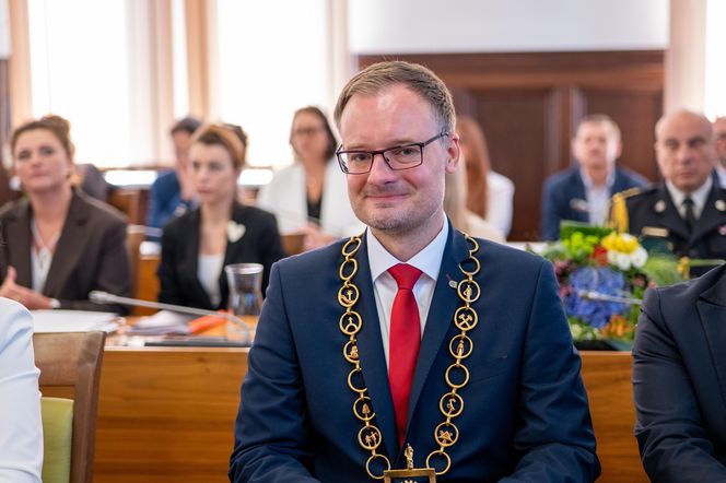 Zaprzysiężenie nowego prezydenta Zabrza. Kamil Żbikowski złożył ślubowanie i zwrócił się do mieszkańców
