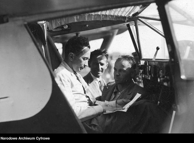 Pilot Jerzy Bajan i mechanik Gustaw Pokrzywka przed startem do próby prędkości w samolocie RWD-9S, Warszawa 1934