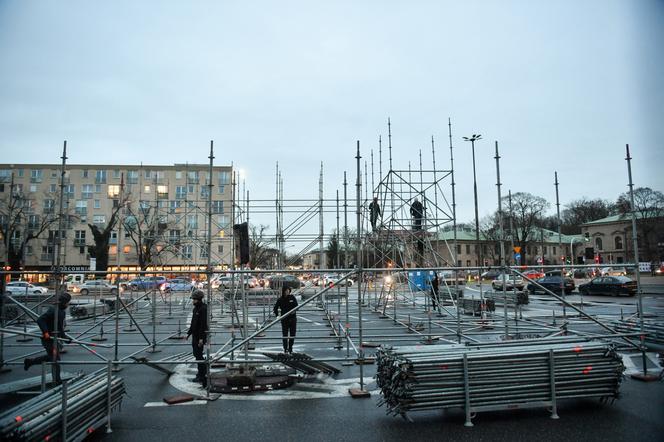 Finał WOŚP 2023. Budowa sceny w Warszawie