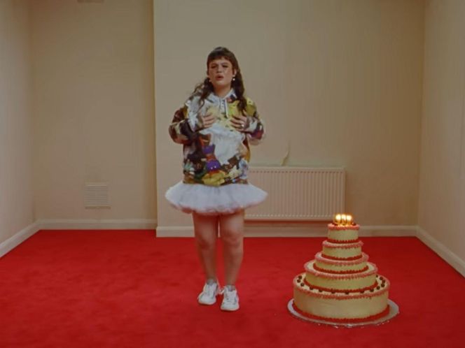Lola Young - "Messy"