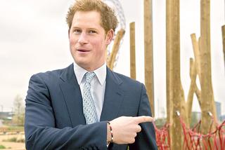 Książę George to wykapany stryj! Mały książę jest rudy jak Harry!