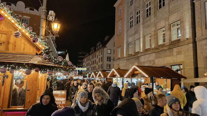 Tłumy na otwarciu Jarmarku Bożonarodzeniowego 2023 we Wrocławiu. Zobacz zdjęcia!