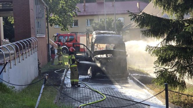 Nisko. Ogień trawił karetki 
